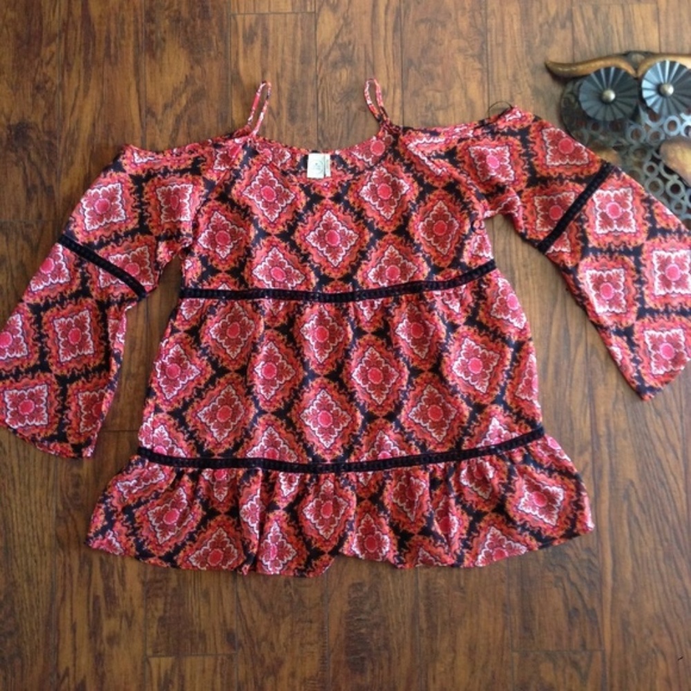 Paper Crane | Red & Black Cold Shoulder Loose Top